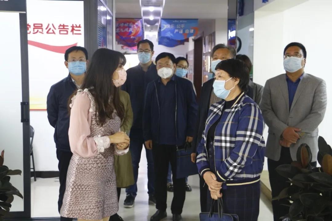 市人大財(cái)經(jīng)委員會(huì)副主任委員、市人大常委會(huì)財(cái)經(jīng)工委主任 衛(wèi)華平一行蒞臨洛陽(yáng)青峰進(jìn)行復(fù)工復(fù)產(chǎn)情況工作指導(dǎo)！